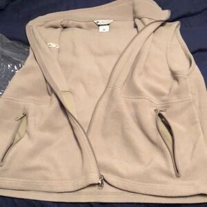 Columbia Sportswear light tan Men’s vest XXL